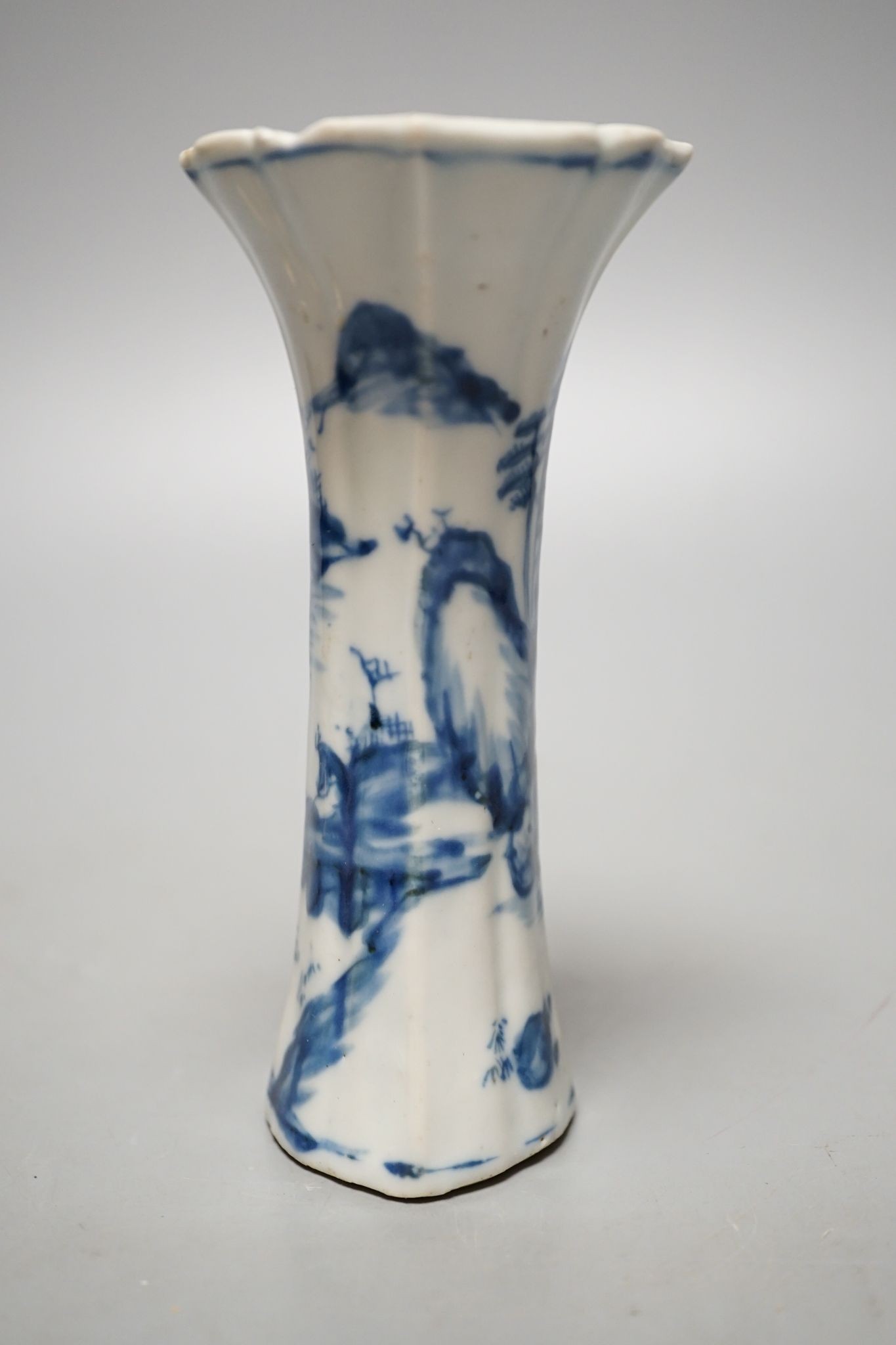 A Chinese blue and white small-petal lobed vase, Kangxi period, 14cm